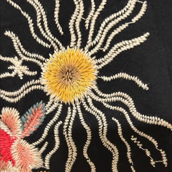🐢JOHNNY WAS Lisa’s Embroidered Black Floral print cotton knit v neck size M GUC - Picture 7 of 9